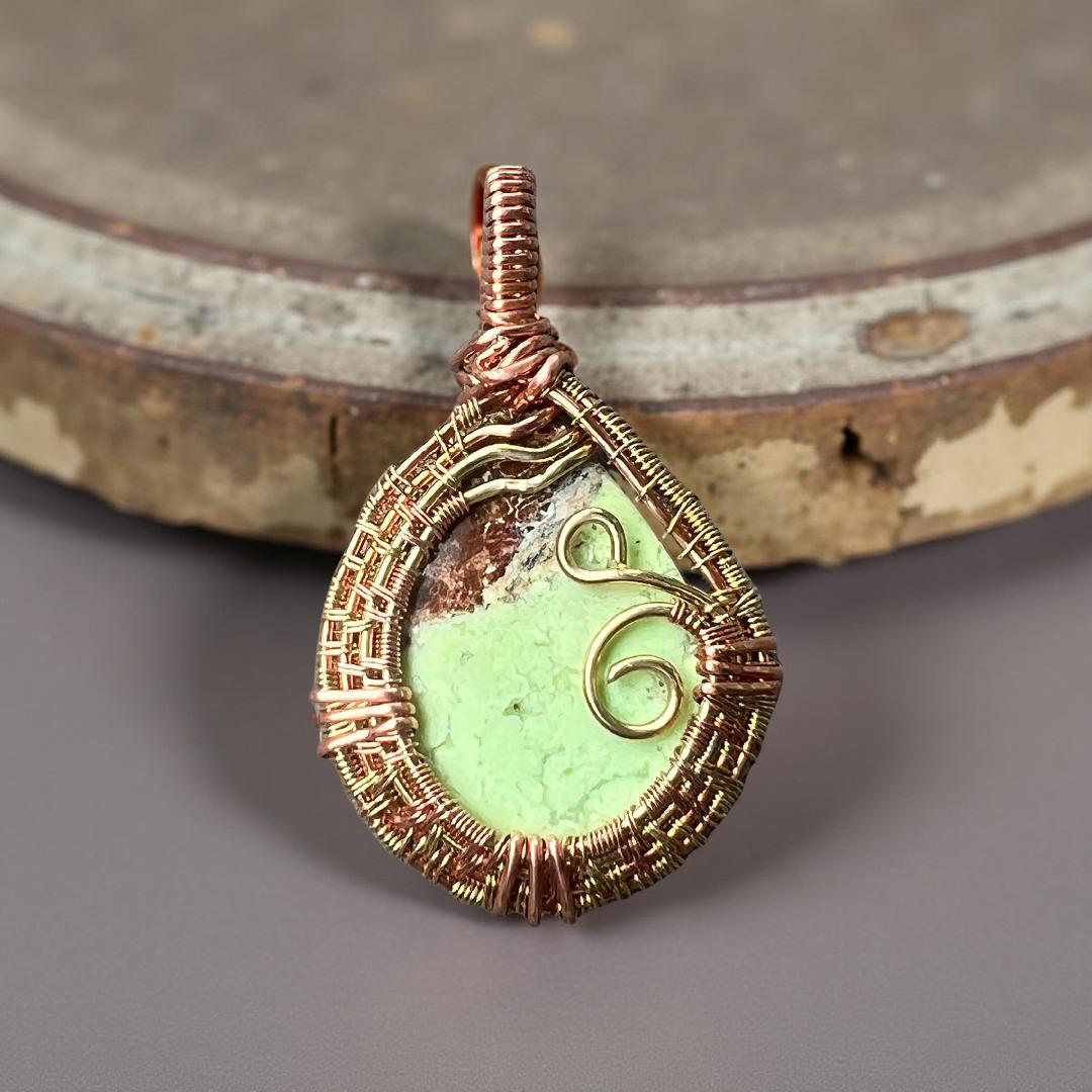 Verdant Horizon – Lemon Chrysoprase Pendant